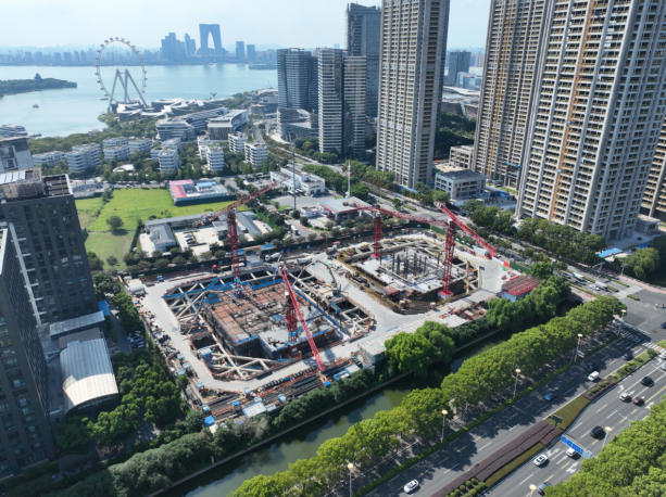 新建元建屋发展右岸商务广场项目主塔楼顺利提前冲出正负零